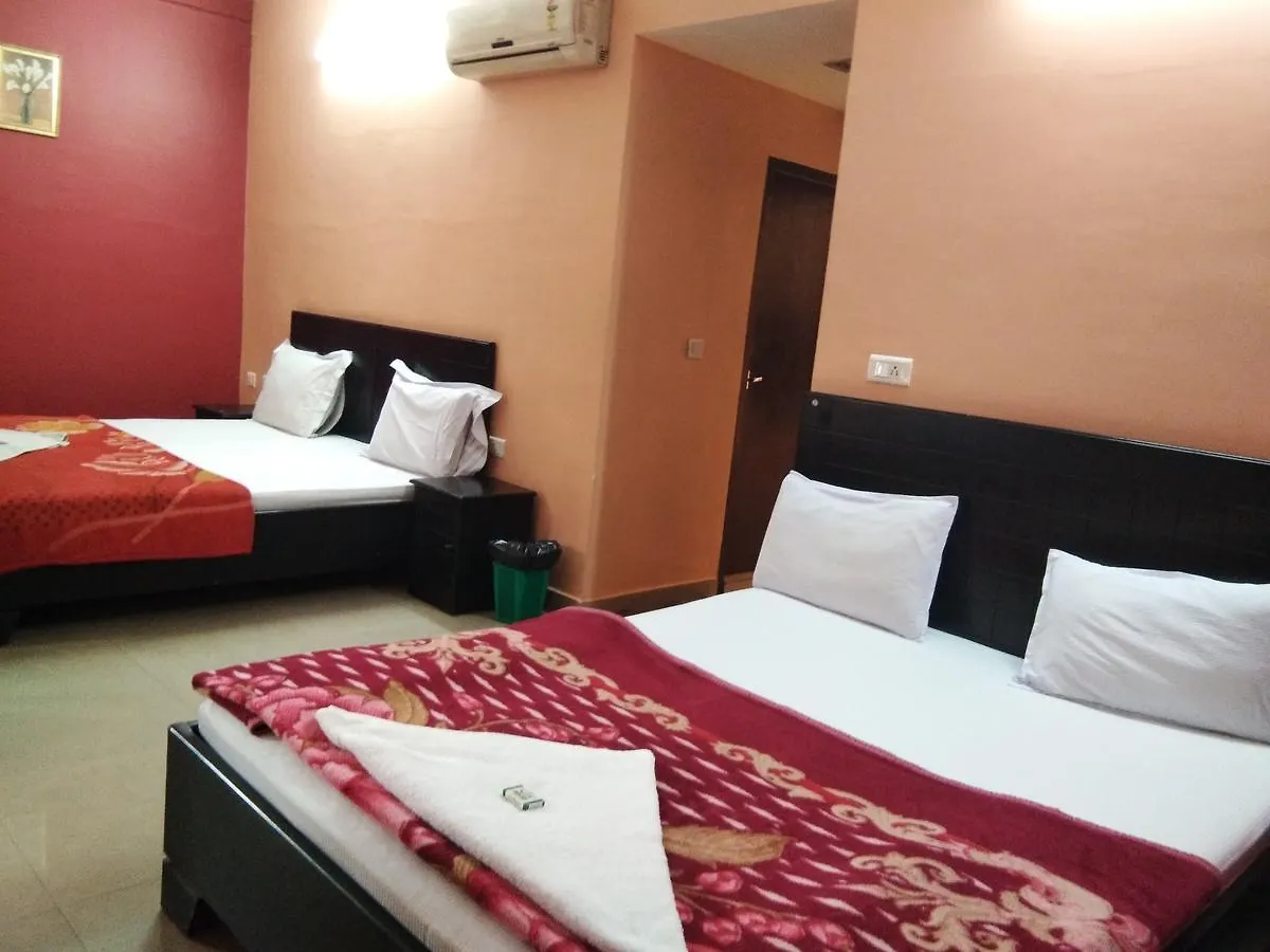 A.R.Residency Hotel Kunnamangalam
